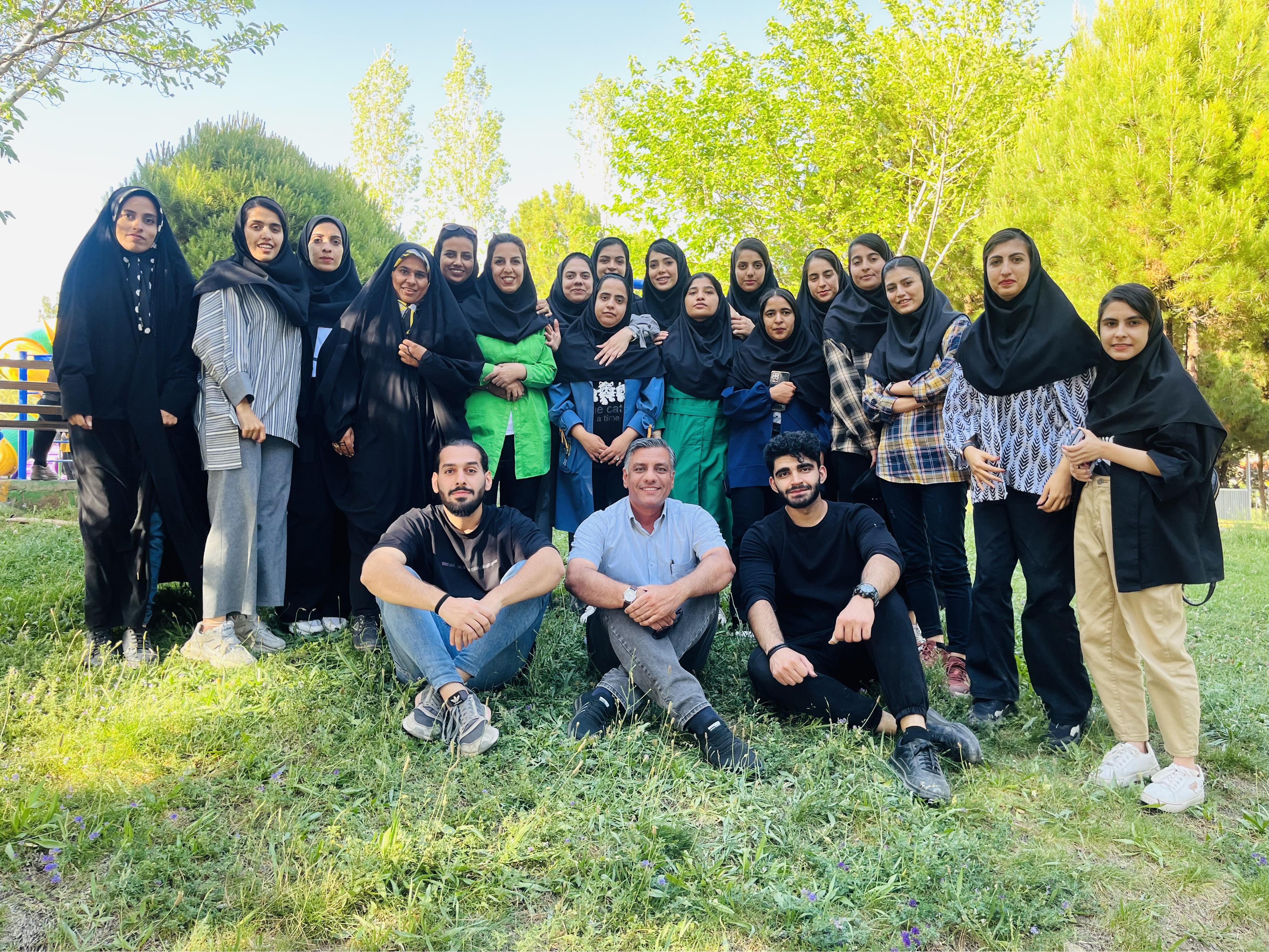 بازديد علمي بيماريهاي مهم درختان جنگلي و گياهان مرتعي، محمدآباد، كرمان، ارديبهشت1402